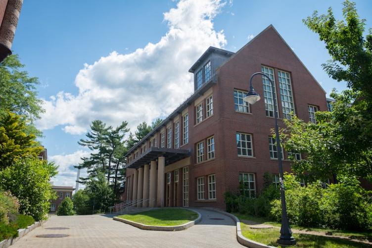 UNH Dimond Library exterior